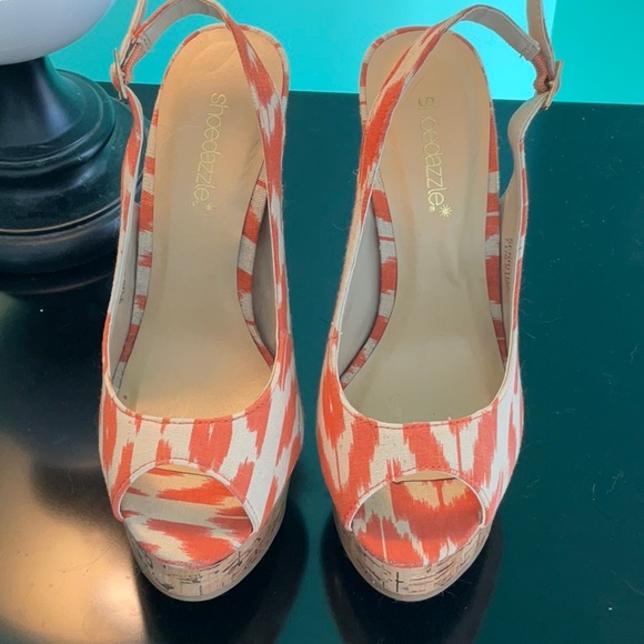EUC Size 7 Orange animal print tiger platforms.  Shoedazzle. Cork - Picture 9 of 10